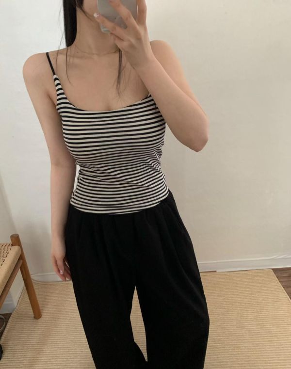 微弧領細肩帶BRA TOP BRA TOP