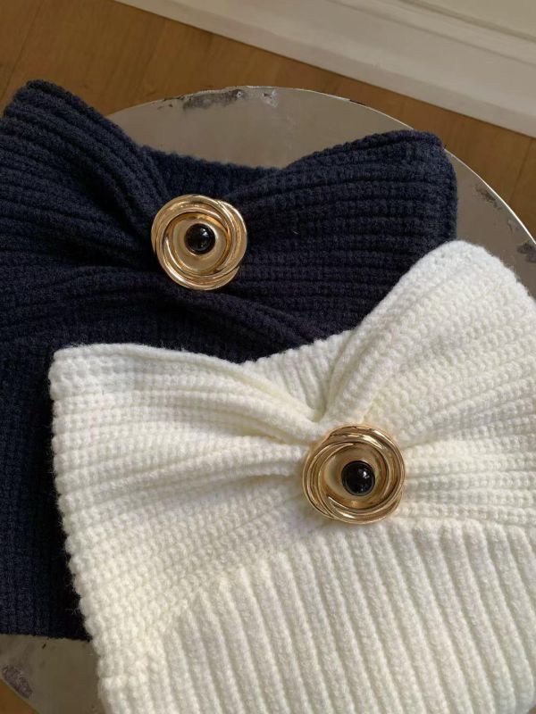 Solene飾釦平口針織上衣 平口上衣