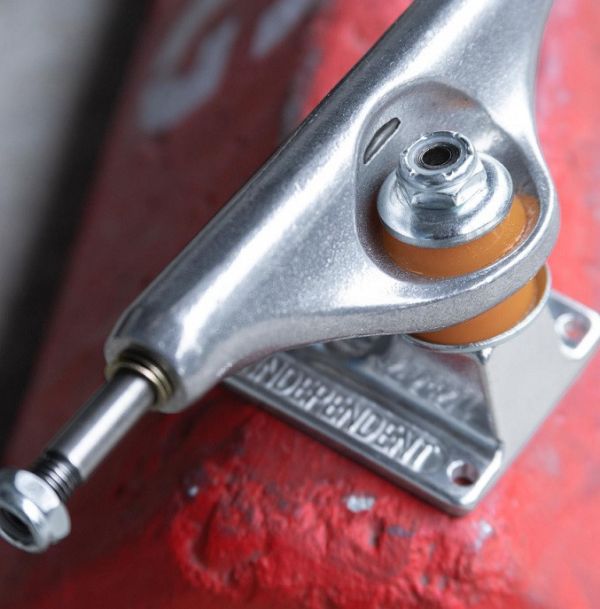 【INDEPENDENT】STAGE 11 FORGED HOLLOW SILVER STANDARD TRUCKS 139／144（基本款－鍛造雙中空輪架） 