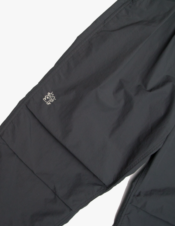 DOUBLE PLEATED NYLON PANT（MATTE GREY） 