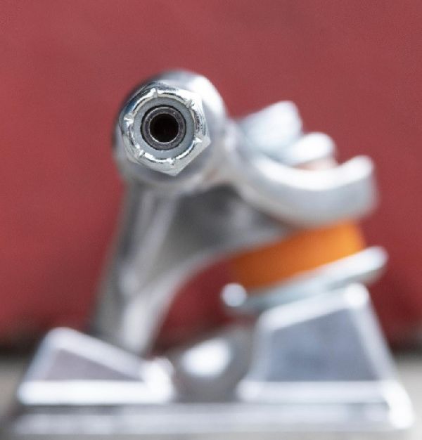 【INDEPENDENT】STAGE 11 FORGED HOLLOW SILVER STANDARD TRUCKS 139／144（基本款－鍛造雙中空輪架） 