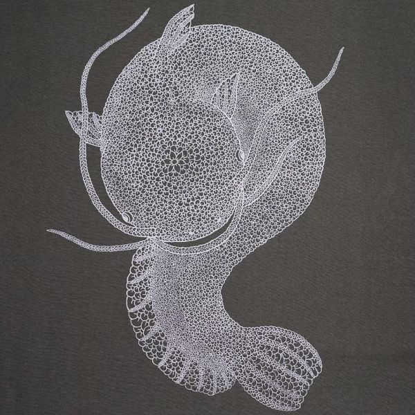 NAMAZU TEE (DARK GREY) 