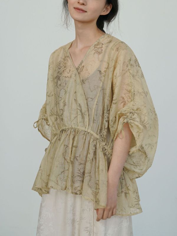 燕燕~絲棉印花  仙氣薄透V領古典式 蝙蝠袖寬大襯衫  上衣  ab2413101 