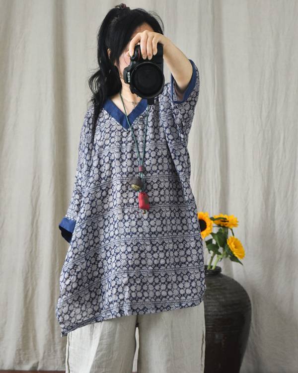 燕燕~棉麻商品 夏款V領 數碼印花苧麻文藝休閒上衣  （寬鬆版型） 