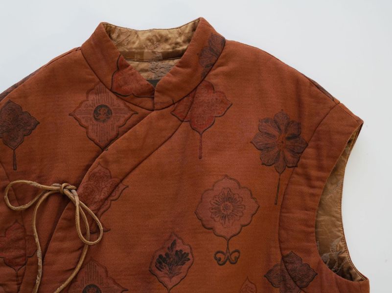 燕燕~冬季新品 復古田園拼色夾棉短印花棉背心 abM2534901 