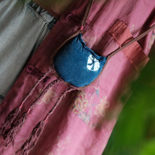 燕燕～早秋新款. 純亞麻重工水洗刺繡小荷包百搭配飾項鍊. abG01801 