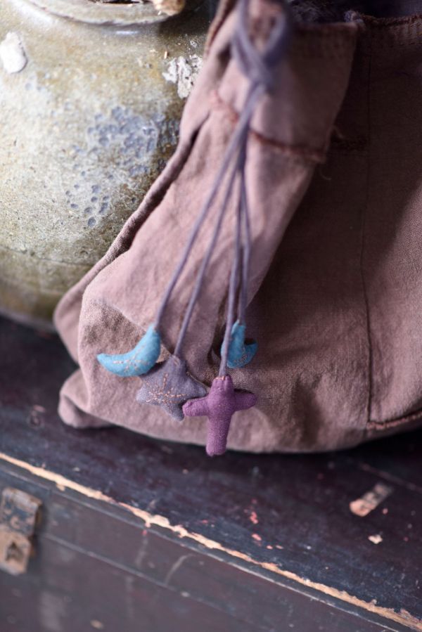 燕燕~棉麻商品~亞麻 水洗做舊線跡手繡貼佈拼接單肩 側背包 