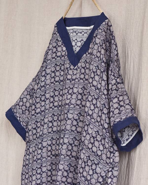 燕燕~棉麻商品 夏款V領 數碼印花苧麻文藝休閒上衣  （寬鬆版型） 