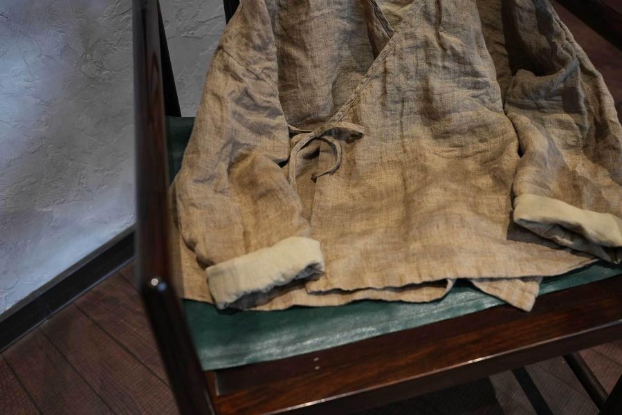 燕燕~春秋款 色織肌理感亞麻 傳統交領繫帶百搭襯衫 長袖上衣開襟衫 