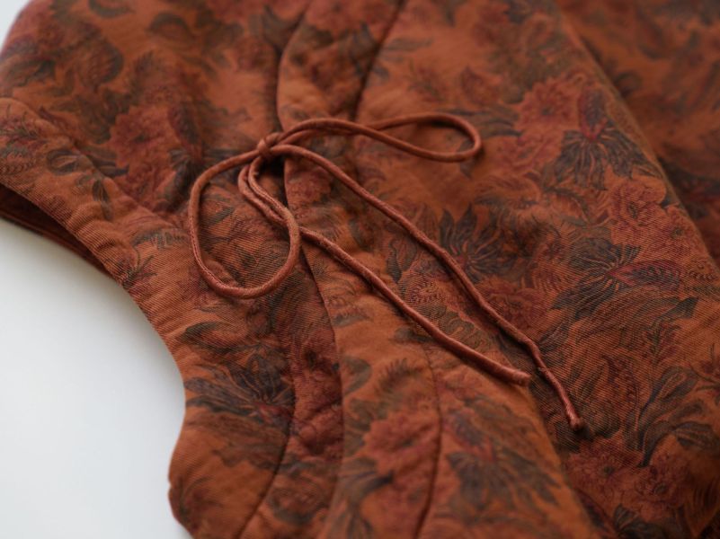 燕燕~冬季新品 復古田園拼色夾棉短印花棉背心 abM2534901 