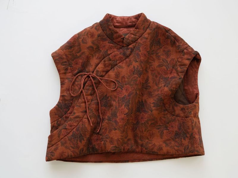 燕燕~冬季新品 復古田園拼色夾棉短印花棉背心 abM2534901 