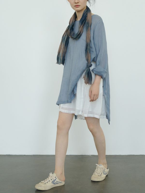 燕燕~清透莧麻~簡約圓領套頭中長襯衫 文藝風骨寬鬆長衫 上衣。ab2420001 