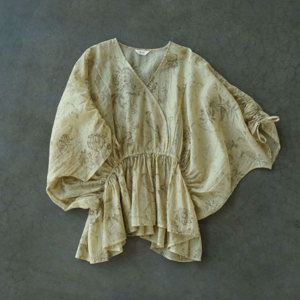 燕燕~絲棉印花  仙氣薄透V領古典式 蝙蝠袖寬大襯衫  上衣  ab2413101 