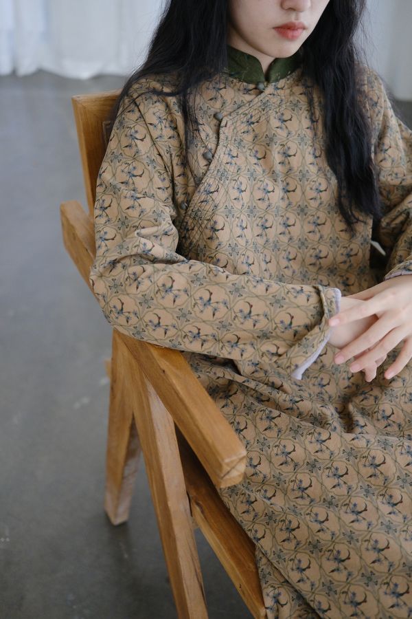燕燕~棉麻商品~燈芯絨. 寬鬆加厚立領棉服  印花夾棉旗袍 洋裝 連身裙 ab2241001 