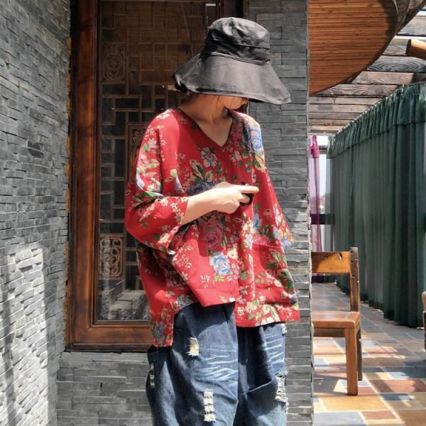 燕燕～～純棉   復古大花V領不對稱手工針跡寬鬆小衫 T恤 ab1335101 