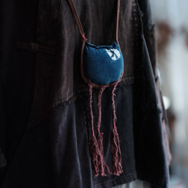 燕燕～早秋新款. 純亞麻重工水洗刺繡小荷包百搭配飾項鍊. abG01801 