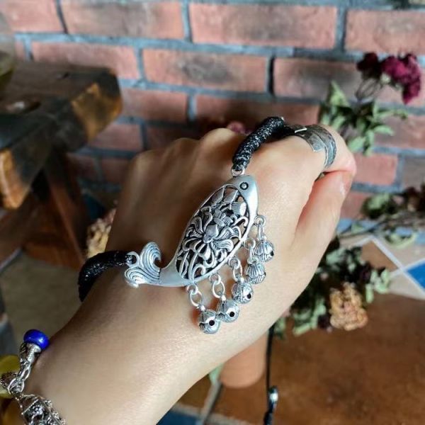 燕燕~棉麻商品~ 復古文藝百搭藏銀毛衣鏈挂件錦鯉五小鈴鐺. 項鍊 ab01601 