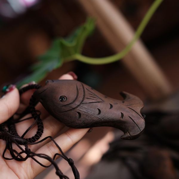 燕燕~棉麻商品~復古文藝手工雕刻魚造型頸鍊簡約掛繩民族風項鍊 abSC17901 
