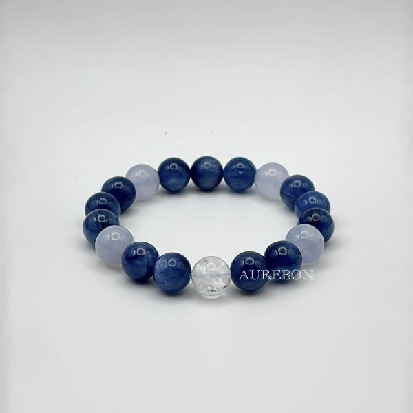 年度行運密碼489｜藍晶石 × 藍玉髓・心智清明・真實表達能量（含芮隱專屬密碼啟動水晶） 藍晶石, 藍玉髓, Kyanite, Chalcedony, 年度行運密碼, 芮隱水晶, 密碼啟動水晶, 表達能量, 溝通水晶, 喉輪啟動, 靈性覺察, 行運水晶, 清晰思緒, 心靈導引