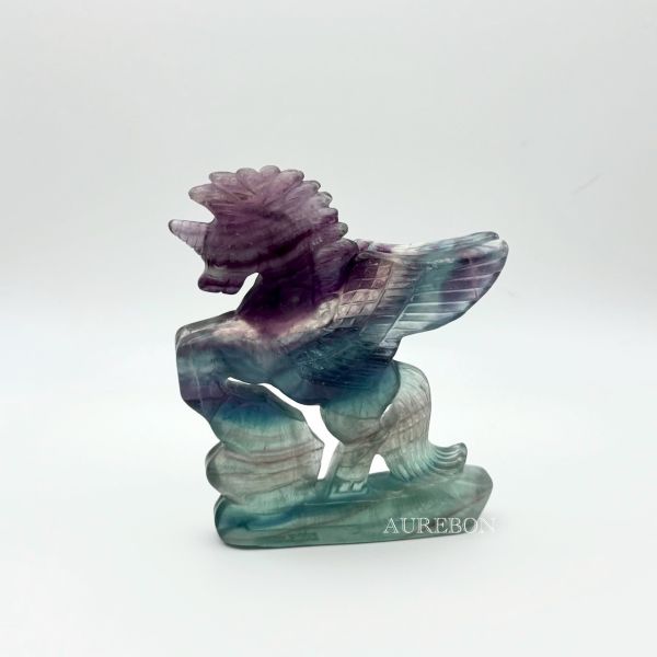 彩螢石獨角獸擺件｜夏彌爾家庭連結・情緒調和・溫柔共振能量 彩螢石, 螢石, 彩螢石獨角獸, 夏彌爾, 家庭和睦, 情感連結, 情緒調和, 家庭能量, 擺件水晶, 芮隱水晶