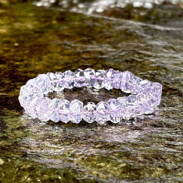 年度行運密碼147｜紫晶玉切面手串・靜心專注・智慧覺醒能量（全紫晶玉特製款） 紫晶玉, 紫晶玉切面, 年度行運密碼, 芮隱水晶, 專注能量, 靜心水晶, 智慧啟發, 冥想手鍊, 靈性成長, 行運水晶, 平衡能量, 紫晶功效, 心靈覺察