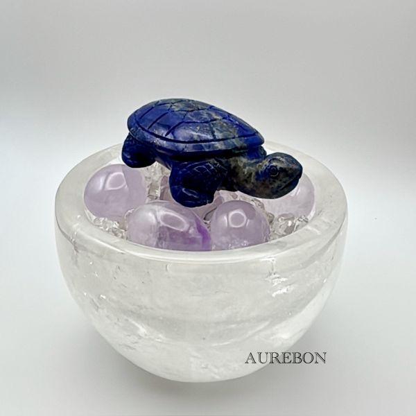 青金石烏龜＋聚寶盆｜烏列爾智慧啟發・考運順利・專注學習能量 青金石烏龜, 青金石聚寶盆, 青金石擺件, 烏列爾天使, 大天使烏列爾, 學業運水晶, 考試幸運石, 專注力水晶, 眉心輪能量, 智慧能量石, 靈感水晶, 學習風水, 能量聚寶盆, 考運能量石