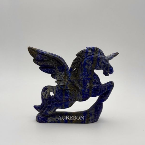 青金石獨角獸｜烏列爾學習考試・專注清晰・智慧啟動能量 青金石, 青金石獨角獸, 獨角獸擺件, 烏列爾, 學習能量, 考試運, 專注力, 記憶力提升, 讀書水晶, 智慧啟動, 芮隱水晶