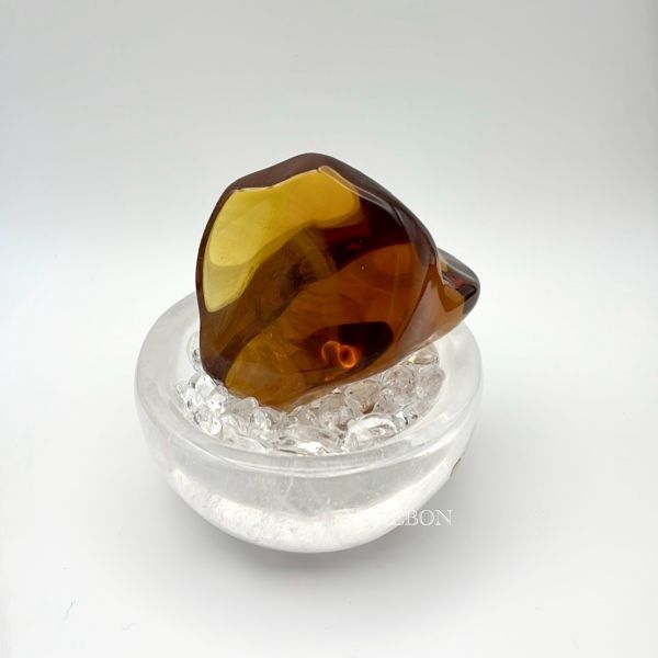 琥珀原礦（不含座）｜拉斐爾健康療癒・身心修復・舒緩安定能量 琥珀原礦, 琥珀, 拉斐爾, 健康療癒, 壓力釋放, 自然能量, 身心平衡, 原礦水晶, 芮隱水晶, 舒緩能量, 健康運提升