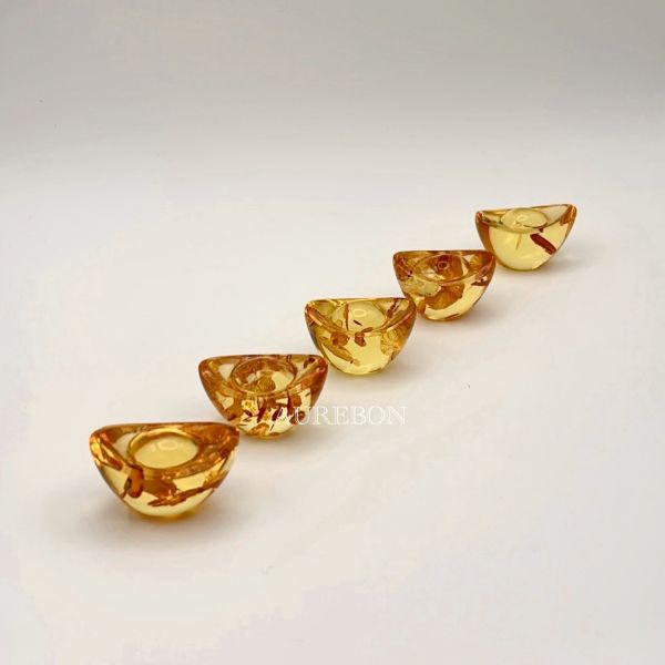 花珀元寶擺件（五款花色隨機）｜烏列爾學習專注・考試智慧・清晰思考能量 花珀, 花珀元寶, 考試能量, 讀書水晶, 烏列爾, 智慧天使, 專注力, 學習運, 能量擺件, 理性思考, 清晰頭腦, 芮隱水晶, 讀書風水