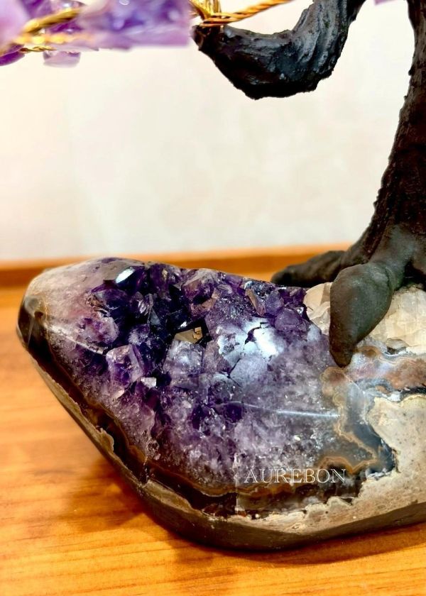 紫晶招財樹（紫晶簇片）｜耶利米爾富足頻率・空間穩定・財富累積能量 紫晶招財樹, 紫晶簇, 紫水晶, Amethyst, 耶利米爾, 富足天使, 空間財富, 聚財擺件, 財富頻率, 芮隱水晶