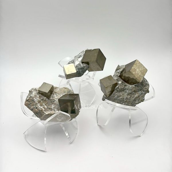 黃鐵礦原礦（天然正方體）｜耶利米爾財富頻率・穩定聚財・空間招財能量 黃鐵礦, Pyrite, 黃鐵礦立方體, 天然立方體, 原礦, 招財石, 耶利米爾, 財富能量, 空間招財, 聚財能量, 富足天使, 芮隱水晶