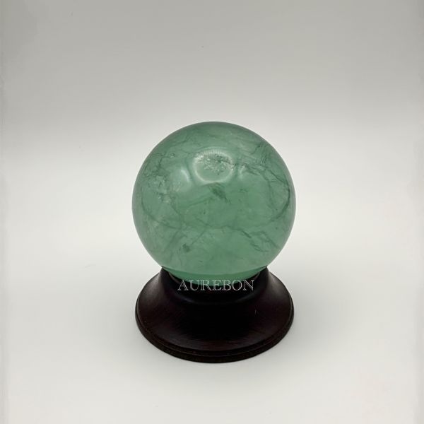 綠螢石球擺件｜夏彌爾愛之共振・啟動心輪・情感連結 綠螢石球, 綠螢石擺件, 家庭和睦水晶, 天使夏彌爾, Chamuel, 心輪水晶, 平衡能量石, 綠螢石能量, 學習專注水晶, 愛與理解水晶, 水晶球風水, 客廳擺設水晶, 能量場淨化, 和諧之石