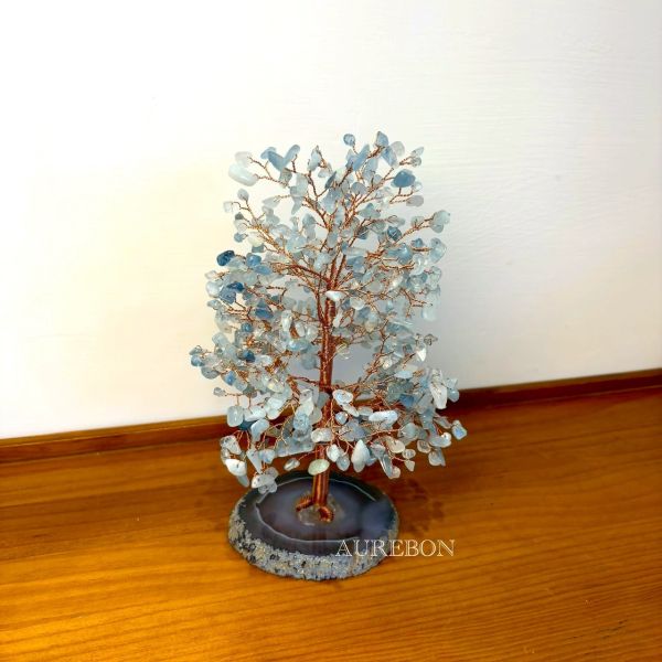 海藍寶招財樹擺件｜拉貴爾貴人緣・溫柔溝通・好人緣循環能量 海藍寶, 海藍寶招財樹, 拉貴爾, 貴人運, 好人緣, 溝通能量, 情緒平衡, 人脈運, 招財樹, 芮隱水晶, 空間能量, 緣分能量