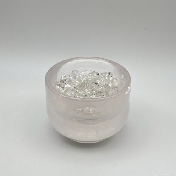 粉晶碗（含白水晶碎石）｜柔光安定・空間療癒・全能淨化補能 粉晶碗, 粉晶托盤, 白水晶碎石, 水晶淨化, 空間淨化, 情緒療癒, 能量補充, 水晶碟, 粉晶擺件, 空間柔化, 芮隱水晶