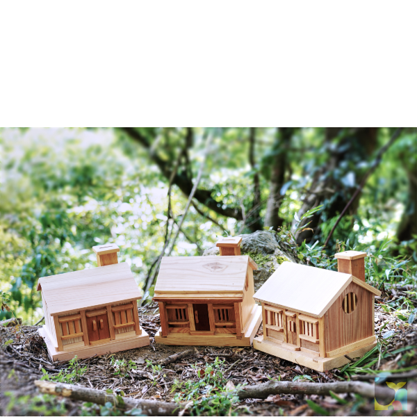 （套組）雙小木屋收納箱 存錢筒,功德箱,捐獻箱,創意收納,全手工小木屋,小木屋,木屋擺設,附鎖小木屋功德箱,全手工木製品,木頭擺設,手工木藝品,存錢箱,投幣箱,香油錢,賽錢箱,造型功德箱,造型賽錢箱,奉納箱,募款箱,創意手工木製品