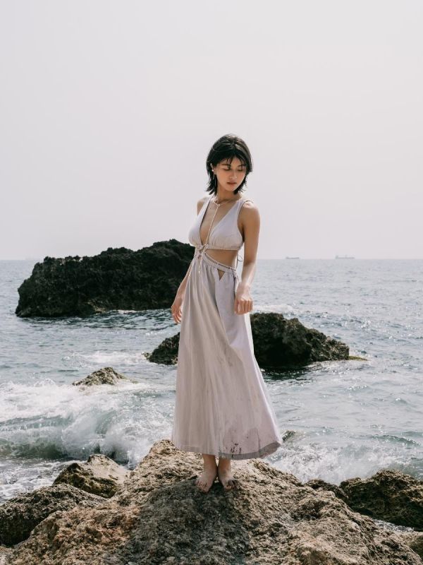 鹽霧｜深Ｖ洋裝｜含胸墊 