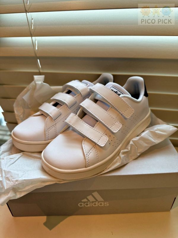 日本直送 日本正版 adidas 童鞋 ADVANCOURT CF 魔鬼氈運動鞋｜白色休閒鞋／網球鞋／兒童鞋 adidas童鞋、adidas運動鞋、adidas魔鬼氈、兒童運動鞋、網球鞋、白色休閒鞋、學步鞋、男童鞋、女童鞋、日本直送、正版授權