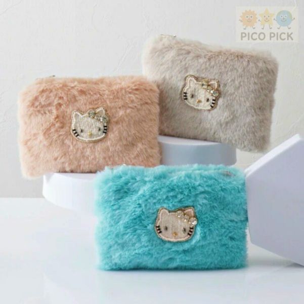 日本直送 Hello Kitty × MAYGLOBE 毛絨刺繡小物包｜化妝包｜收納包｜絨毛化妝袋 Hello Kitty x Mayglobe
