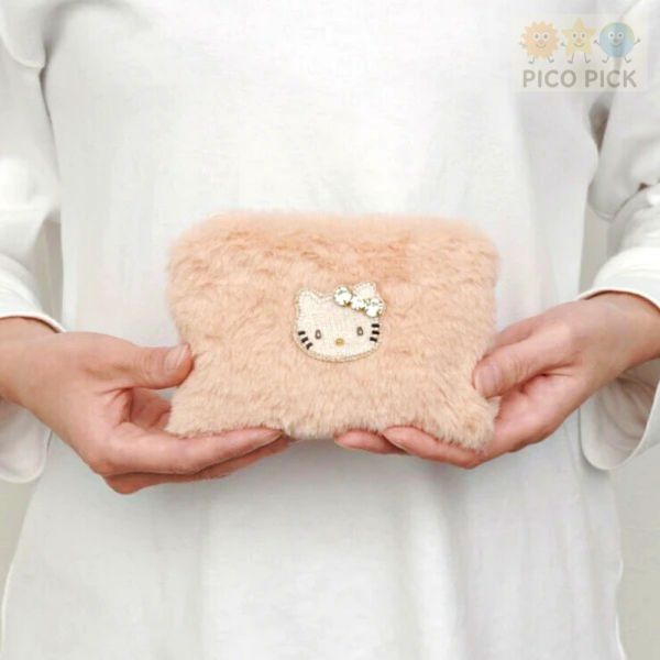日本直送 Hello Kitty × MAYGLOBE 毛絨刺繡小物包｜化妝包｜收納包｜絨毛化妝袋 Hello Kitty x Mayglobe