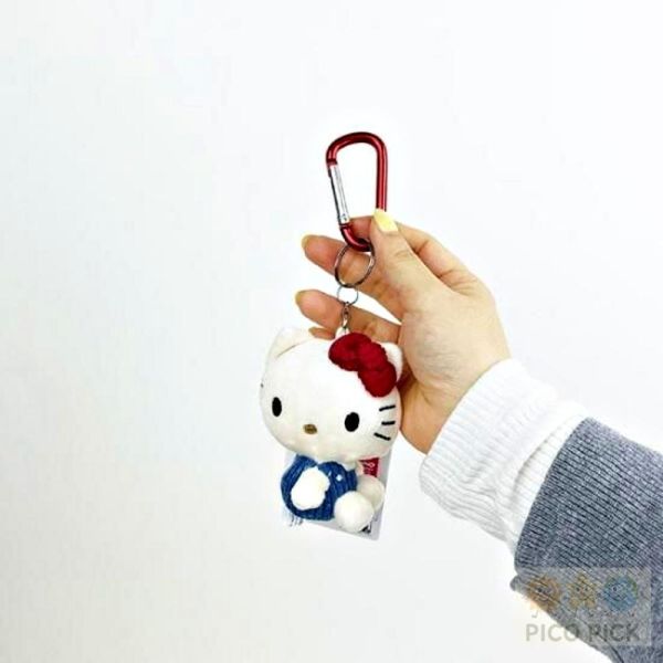 日本Hello Kitty 手工刺繡吊飾鑰匙圈（藍衣款）三麗鷗 掛飾 包包吊飾 鑰匙扣 Kitty 