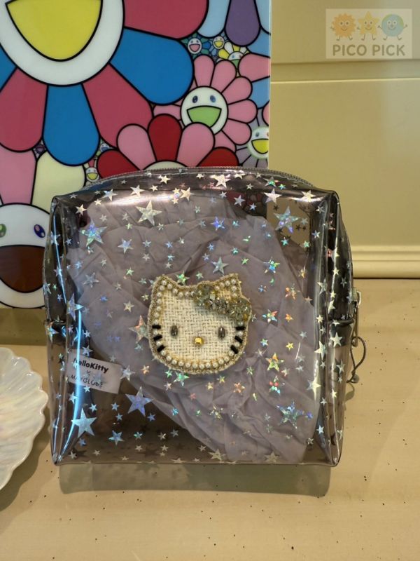 日本聯名｜Hello Kitty × MAYGLOBE 星空亮片透明化妝收納包 