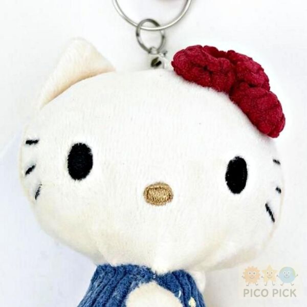 日本Hello Kitty 手工刺繡吊飾鑰匙圈（藍衣款）三麗鷗 掛飾 包包吊飾 鑰匙扣 Kitty 