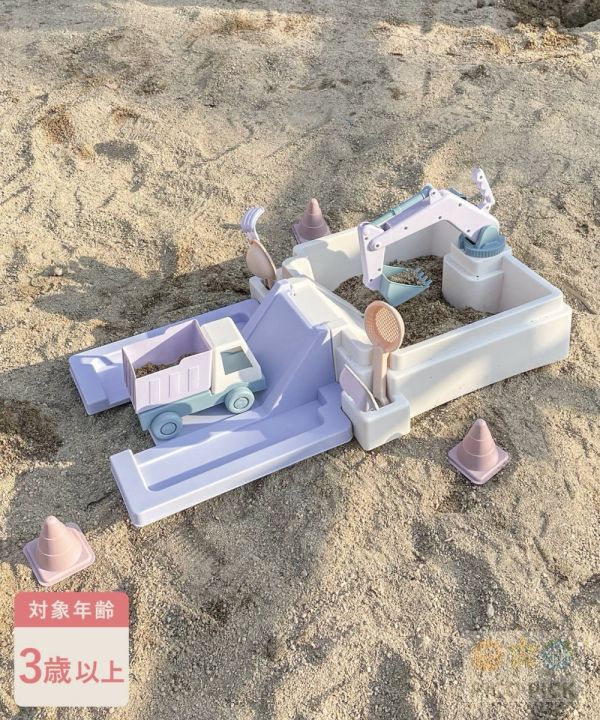 日本直送 3COINS 室內外兩用 砂坑挖土玩具組｜附工程車＋鏟子＋滑道｜可摺疊收納盒設計 3coins全系列代購 