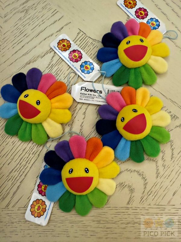 現貨日本親飛帶回｜村上隆Takashi Murakami 彩虹微笑太陽花 絨毛吊飾兼胸針｜包包點綴 小配件 