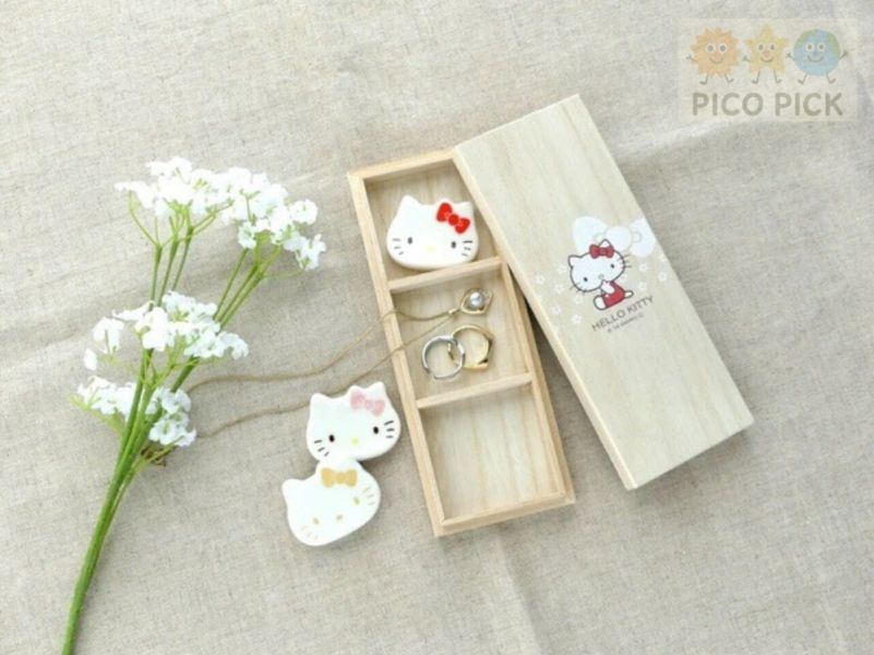 日本直送｜日本製正版Hello Kitty 三色蝴蝶結陶瓷筷架組（附木盒）】禮盒組 
