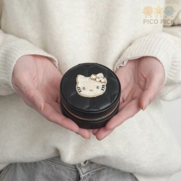 日本 Hello Kitty × MAYGLOBE 刺繡珠飾圓形收納珠寶盒 