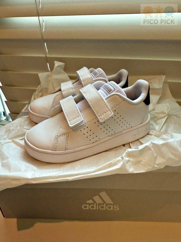 日本直送 日本正版 adidas 童鞋 ADVANCOURT CF 魔鬼氈運動鞋｜白色休閒鞋／網球鞋／兒童鞋 adidas童鞋、adidas運動鞋、adidas魔鬼氈、兒童運動鞋、網球鞋、白色休閒鞋、學步鞋、男童鞋、女童鞋、日本直送、正版授權