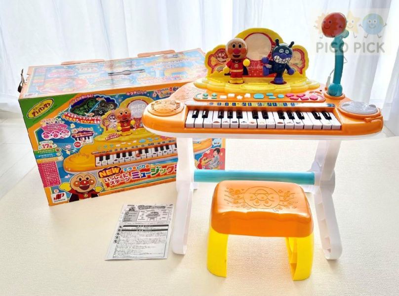 日本直送｜正版Anpanman 麵包超人舞台鋼琴玩具組（附麥克風與座椅） 