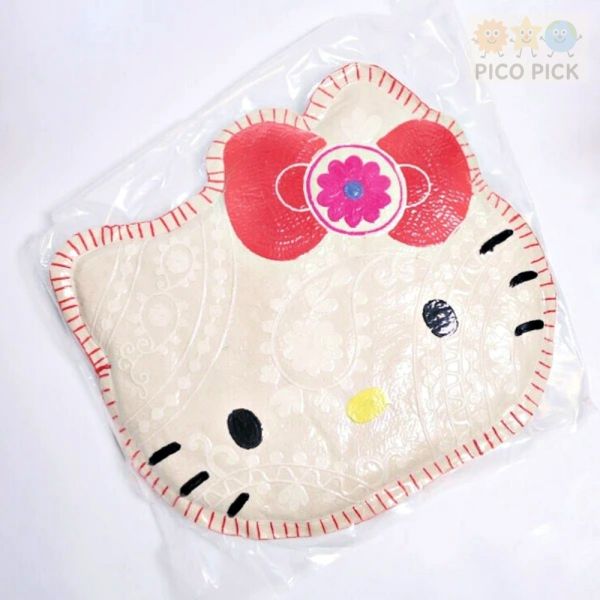 日本直送 Hello Kitty × MAYGLOBE 刺繡抱枕｜臉型靠枕｜居家裝飾| Kitty抱枕 Hello Kitty 抱枕｜Hello Kitty 靠枕｜Hello Kitty 居家擺飾｜Sanrio正版｜MAYGLOBE 聯名｜Hello Kitty 家飾