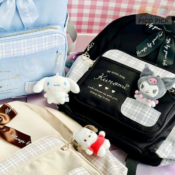 日本正版 三麗鷗絨毛吊飾蝴蝶結休閒後背包｜A4可放｜附側袋｜三麗鷗角色包｜可愛學生書包｜通學背包｜多款角色可選 